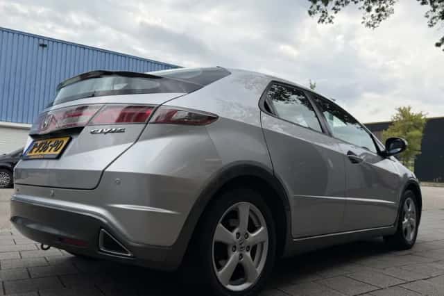 Honda Civic (2010) thumbnail 4