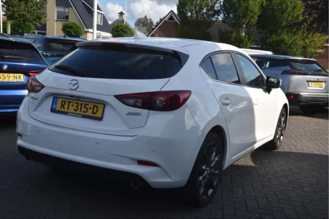 Mazda 3 (2018) thumbnail 4
