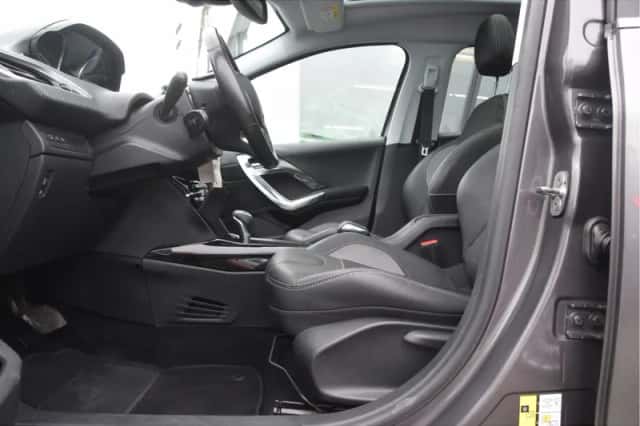 Peugeot 2008 (2008) thumbnail 6