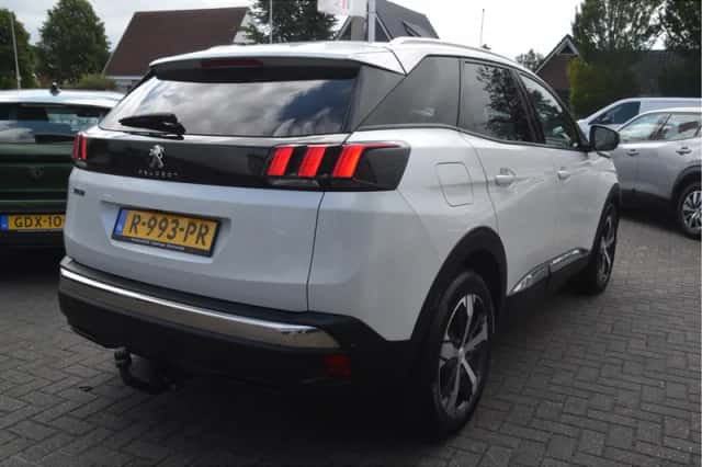 Peugeot 3008 (2018) thumbnail 4