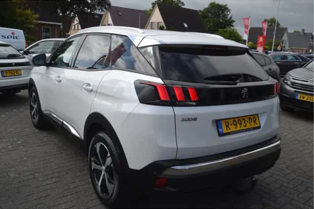 Peugeot 3008 (2018) thumbnail 5