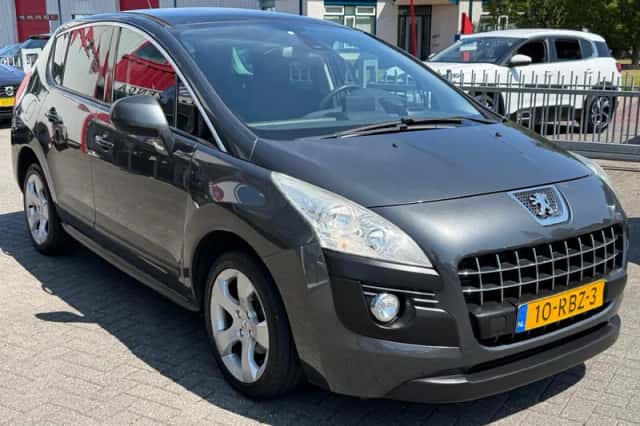Peugeot 3008 (2011) thumbnail 3