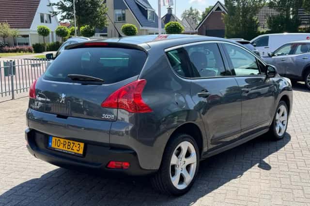 Peugeot 3008 (2011) thumbnail 4