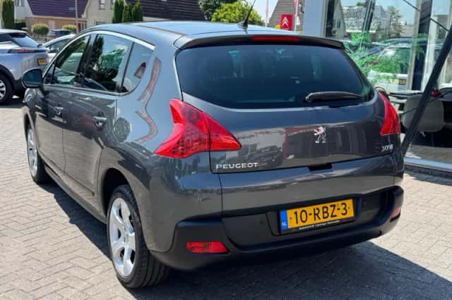 Peugeot 3008 (2011) thumbnail 5