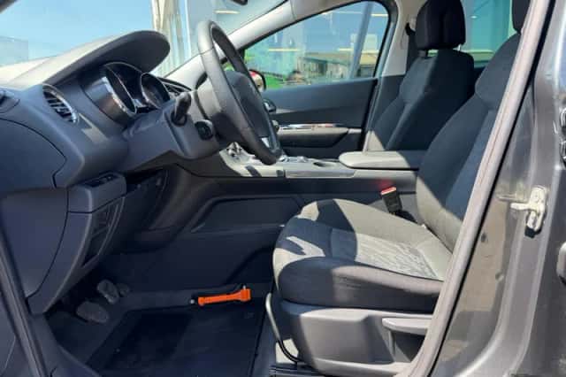 Peugeot 3008 (2011) thumbnail 6
