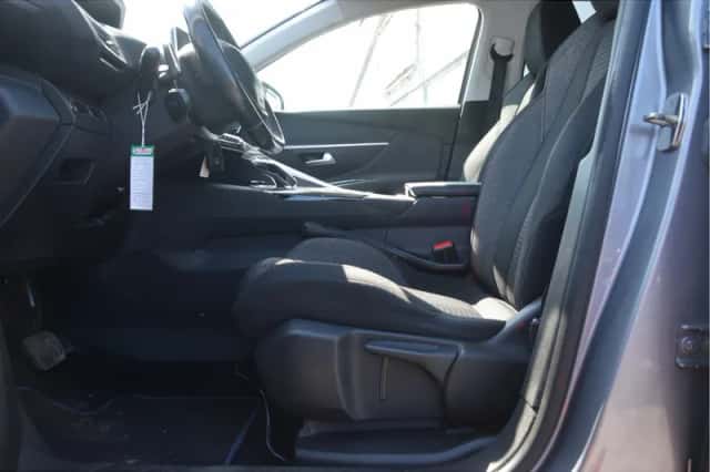 Peugeot 3008 (2017) thumbnail 6