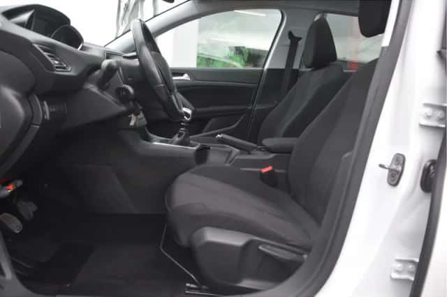Peugeot 308 (2017) thumbnail 6