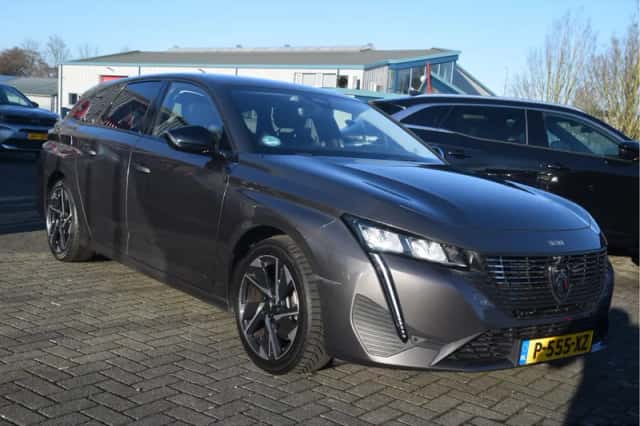 Peugeot 308 (2022) thumbnail 3