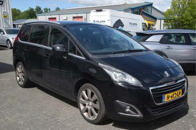 Peugeot 5008 (2015) thumbnail 3