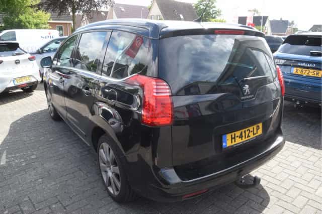 Peugeot 5008 (2015) thumbnail 4