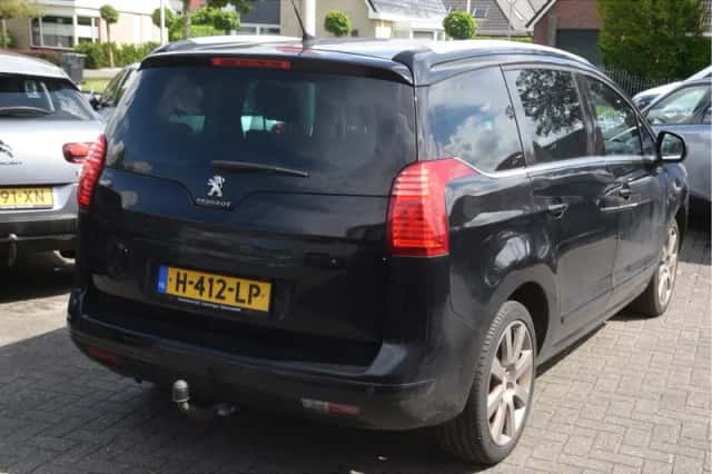 Peugeot 5008 (2015) thumbnail 5