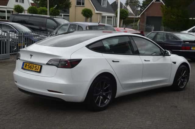 Tesla Model 3 (2022) thumbnail 4