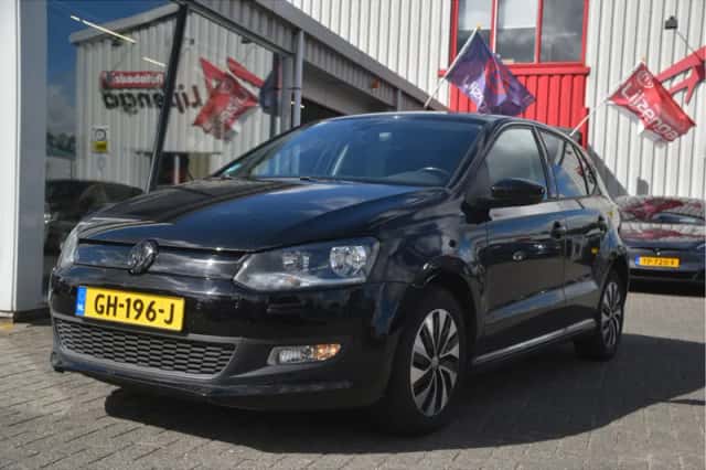 Volkswagen Polo (2015) thumbnail 2