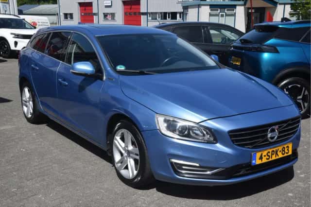 Volvo V60 (2013) thumbnail 3