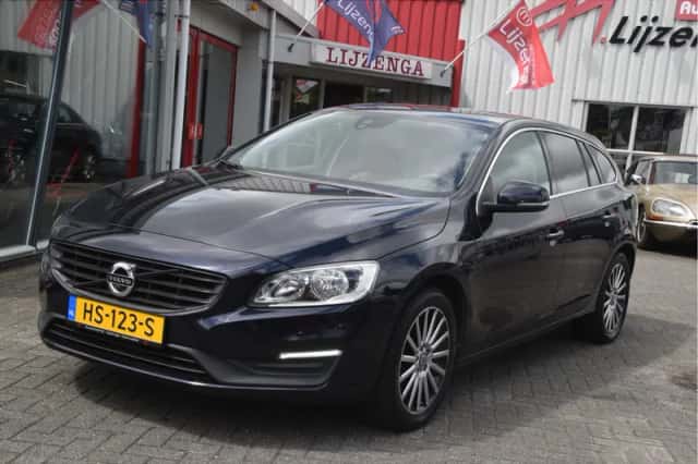 Volvo V60 (2015) thumbnail 2