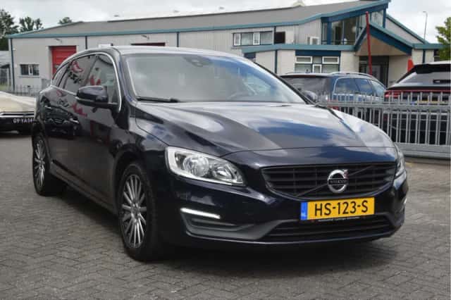 Volvo V60 (2015) thumbnail 3