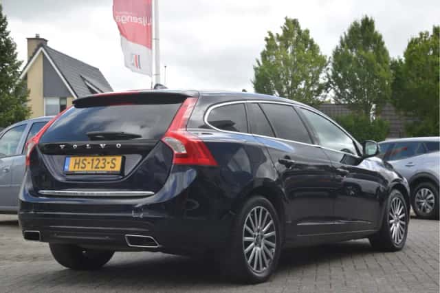 Volvo V60 (2015) thumbnail 4