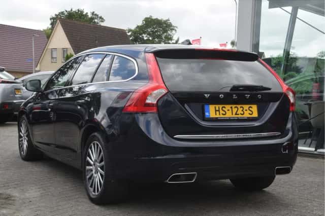 Volvo V60 (2015) thumbnail 5