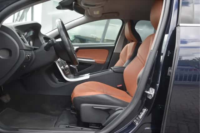 Volvo V60 (2015) thumbnail 6
