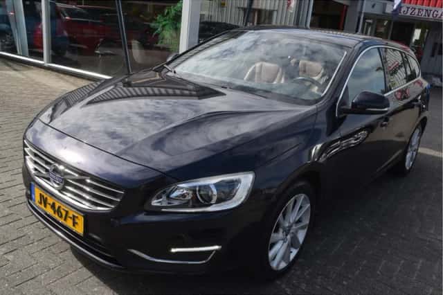 Volvo V60 (2016) thumbnail 2