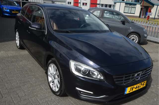 Volvo V60 (2016) thumbnail 3