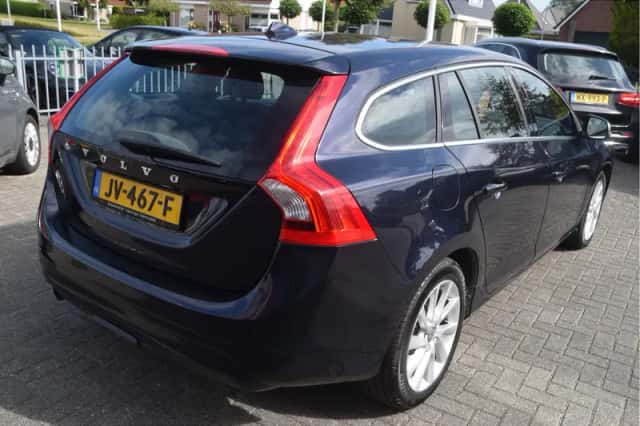 Volvo V60 (2016) thumbnail 4