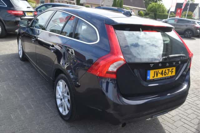 Volvo V60 (2016) thumbnail 5