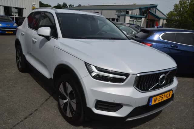 Volvo XC40 (2021) thumbnail 3
