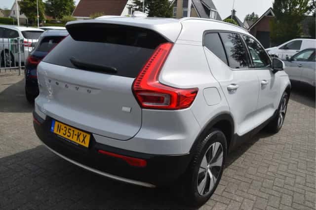 Volvo XC40 (2021) thumbnail 4