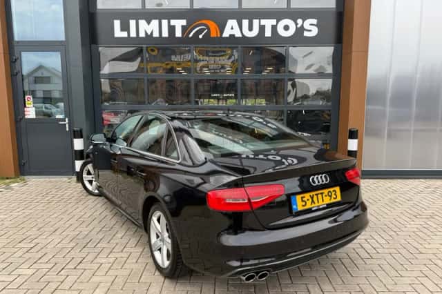 Audi A4 (2015) thumbnail 5