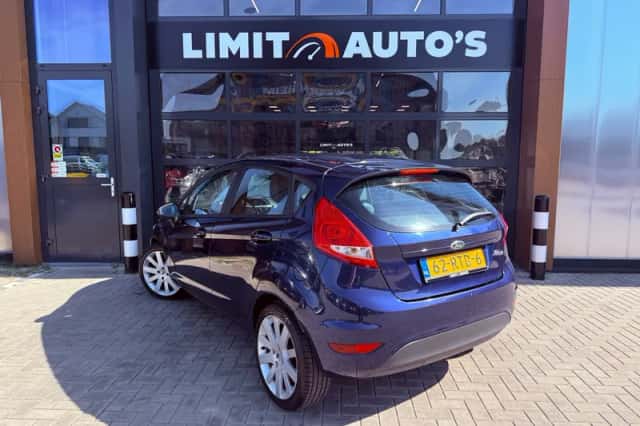Ford Fiesta (2011) thumbnail 5