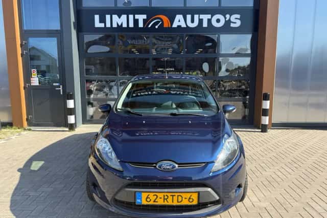 Ford Fiesta (2011) thumbnail 6