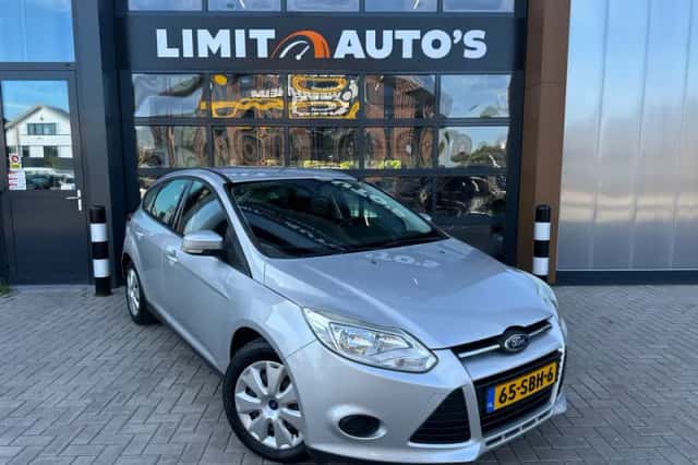 Ford Focus (2011) thumbnail 4