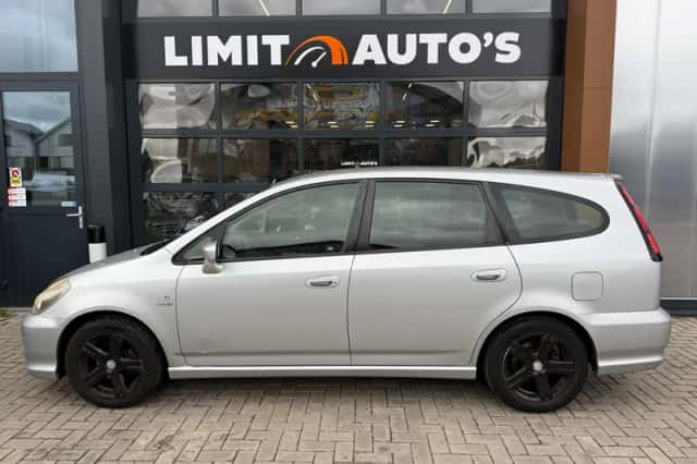Honda Stream (2005) thumbnail 2