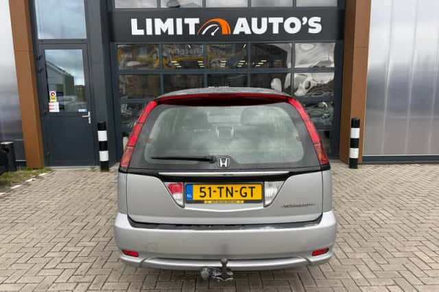 Honda Stream (2005) thumbnail 4
