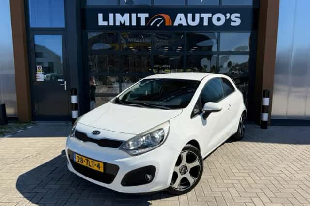 Kia Rio (2012) thumbnail 1