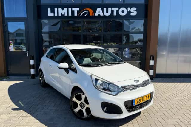 Kia Rio (2012) thumbnail 4