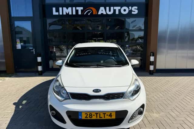 Kia Rio (2012) thumbnail 6