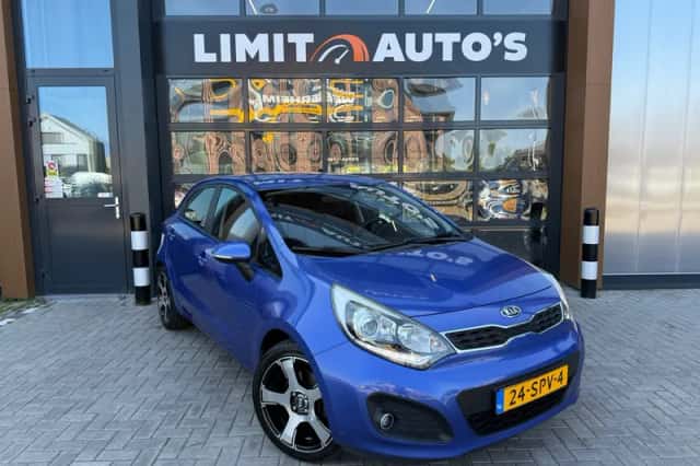 Kia Rio (2012) thumbnail 4