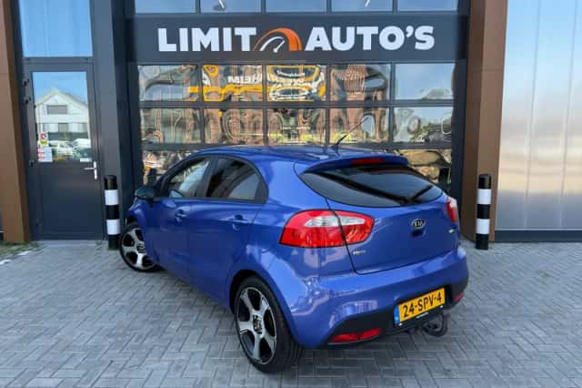 Kia Rio (2012) thumbnail 5