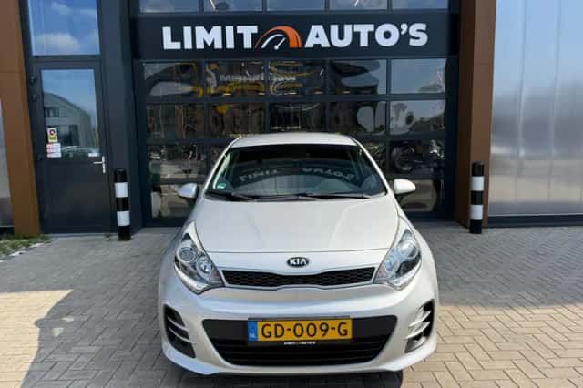 Kia Rio (2015) thumbnail 6