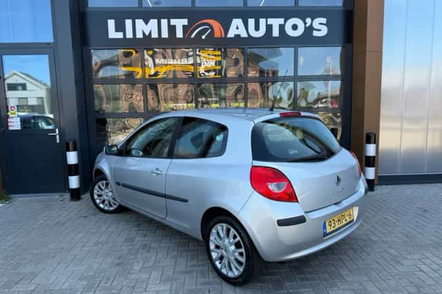 Renault Clio (2009) thumbnail 5