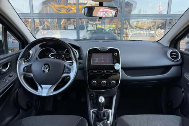 Renault Clio (2016) thumbnail 3