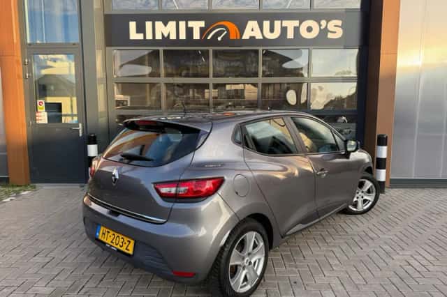 Renault Clio (2015) thumbnail 2