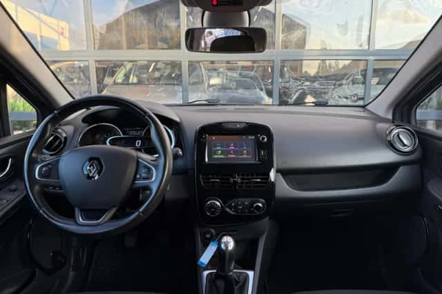 Renault Clio (2015) thumbnail 3