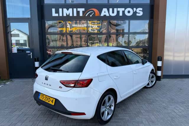 SEAT Leon (2013) thumbnail 2