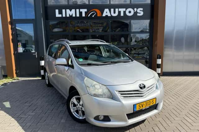 Toyota Verso (2011) thumbnail 4