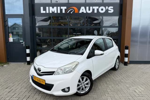 Toyota Yaris (2014) thumbnail 1