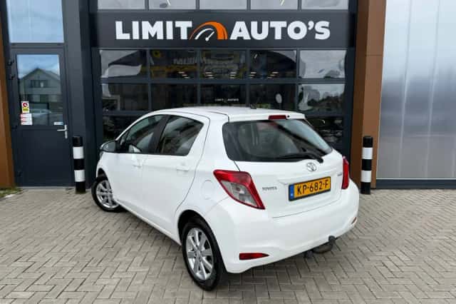 Toyota Yaris (2014) thumbnail 5