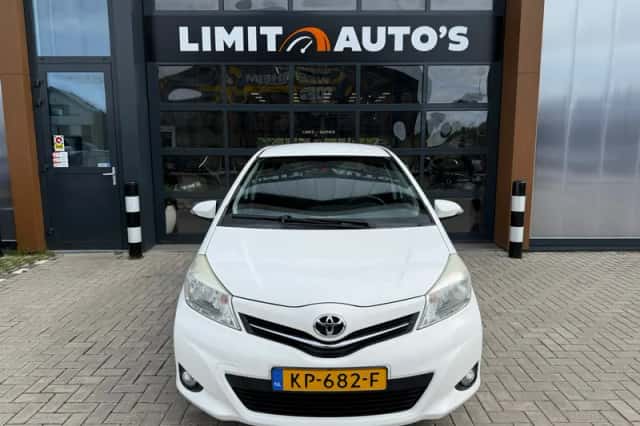 Toyota Yaris (2014) thumbnail 6